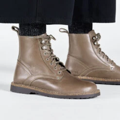 Birkenstock Bryson Leather - Taupe (Narrow Width) -Shoe Promotion Store 1025241 f closeup f 11968.1694719783