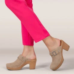 Aetrex Women's Corey Clog - Taupe -Shoe Promotion Store CC102 lifestyle 06625.1687209471