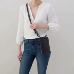 Hobo Bags Nila Phone Crossbody - Black -Shoe Promotion Store NV 22653BLK 02 1800x1800 51459.1695134919